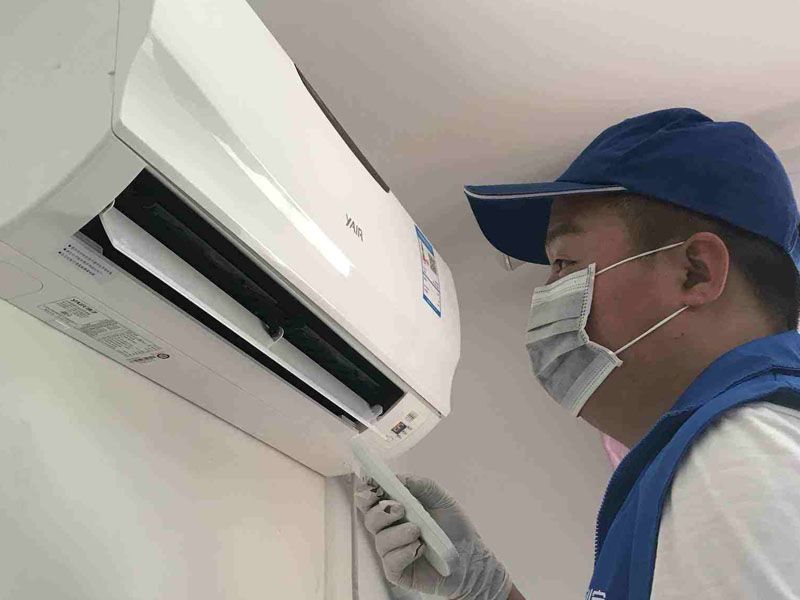 空调检修现场